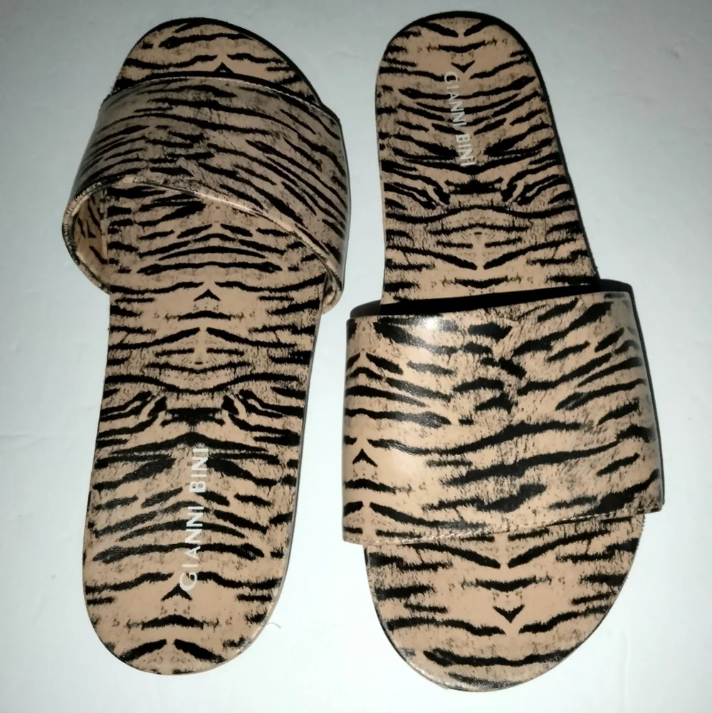 Gianni Bini (Size 8) Multicolored Animal Print Slip-on Open Toe Casual Sandals